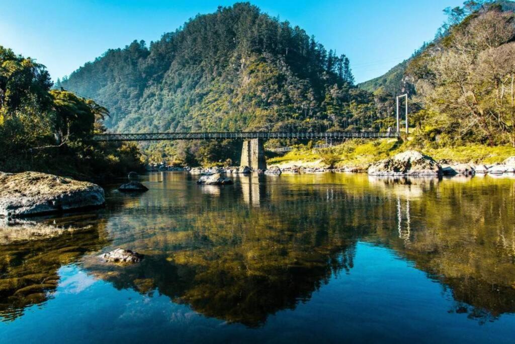 Crown Ridge Miners Cottage Karangahake Экстерьер фото