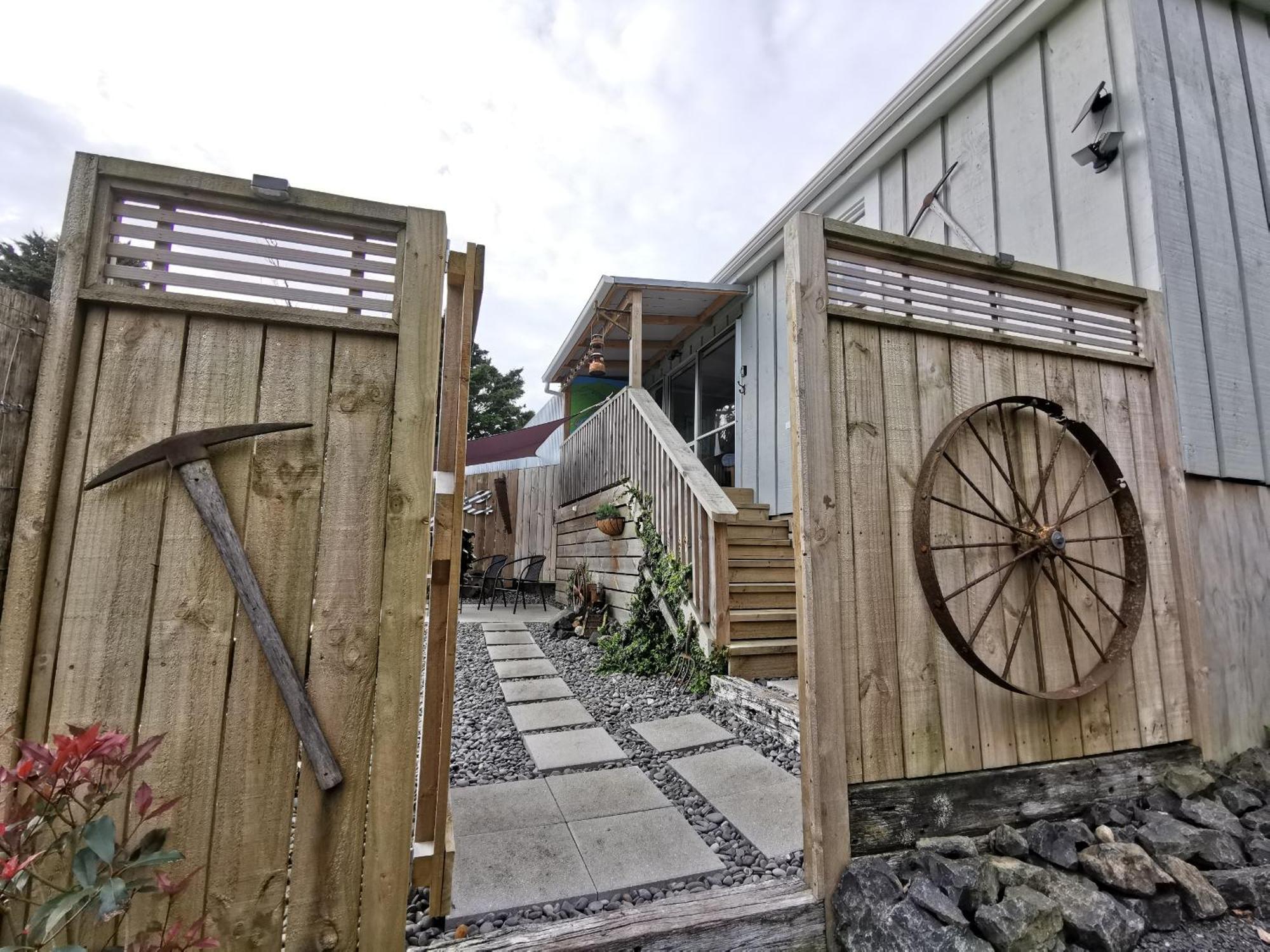 Crown Ridge Miners Cottage Karangahake Экстерьер фото