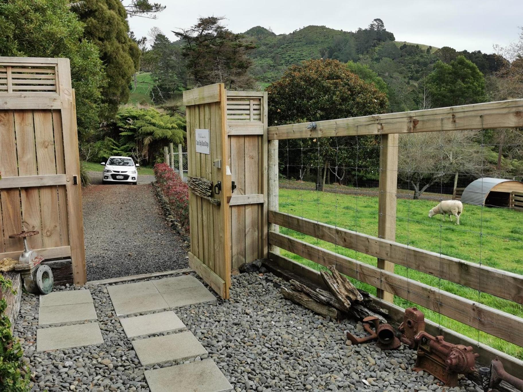 Crown Ridge Miners Cottage Karangahake Экстерьер фото